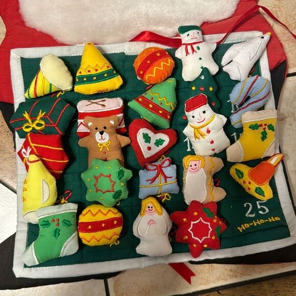 Vtg merry Christmas Santa advent calendar countdown with puffy felt pieces - Picture 8 of 9